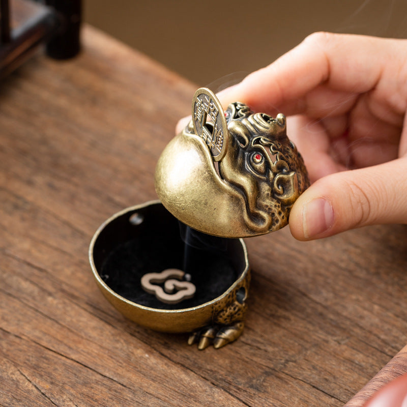 Three-legged Golden Toad Aromatherapy Burner Bafangnacai Golden Toad Ornament Alloy Crafts Creative Disk Incense Burner Xiaoxiangyun Incense Burner