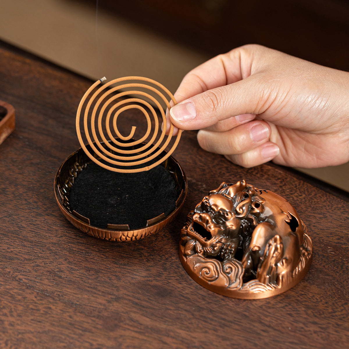 Pixiu beast-shaped auspicious cloud aromatherapy stove Antique Xuande stove Household indoor plate incense burner Lucky Nafu incense ornament