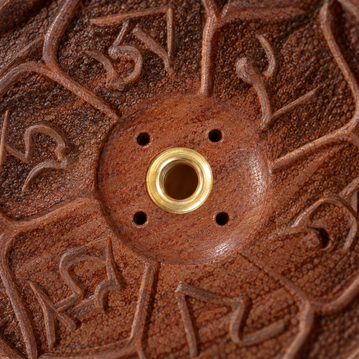 Metal-lined center detail