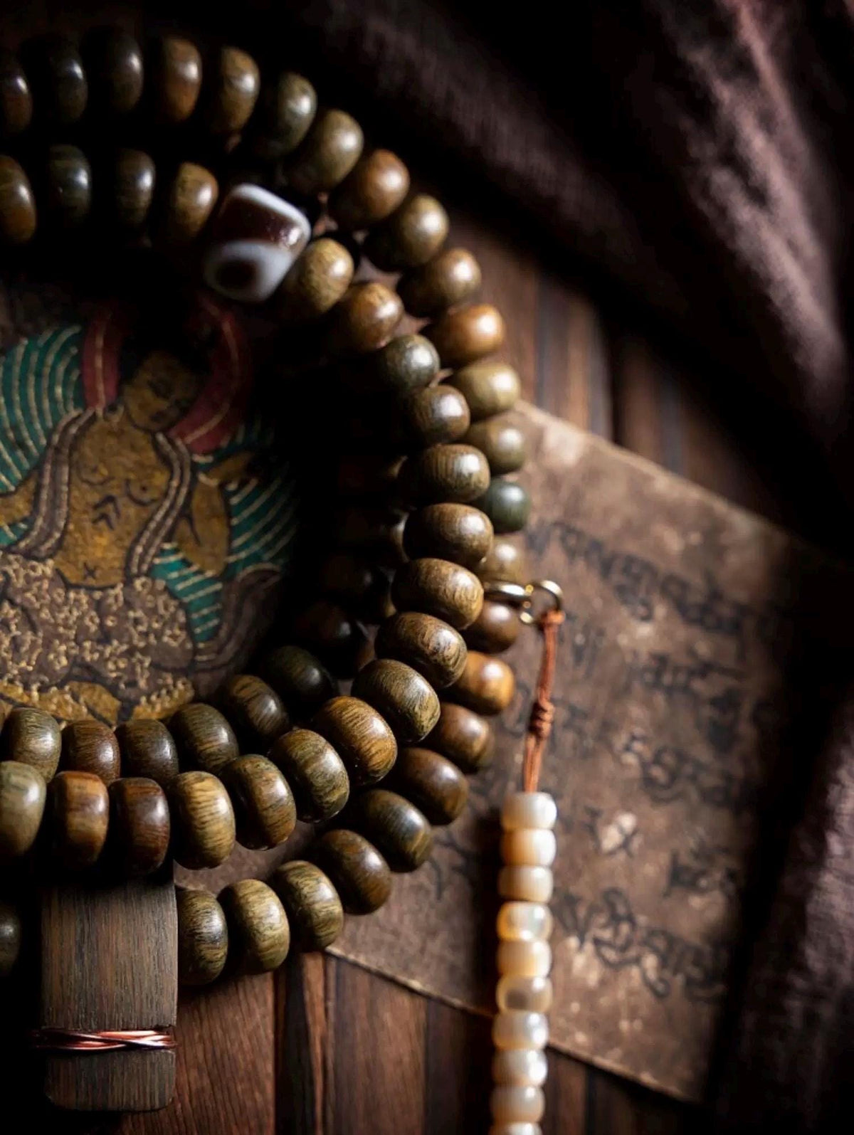 EverestArtStudios Green Sandalwood 108-Bead Mala Necklace | Tibetan Style Prayer Beads | Handmade Meditation Necklace