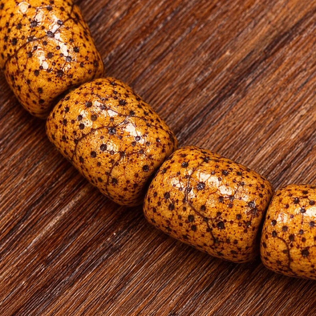 EverestArtstudios Natural Jade-Finished Crackled Xingyue Bodhi 108-Bead Mala — surface detail